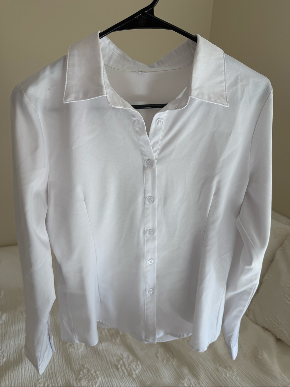 Women’s Classic White Button-Up Fitted Blouse, size M Good
